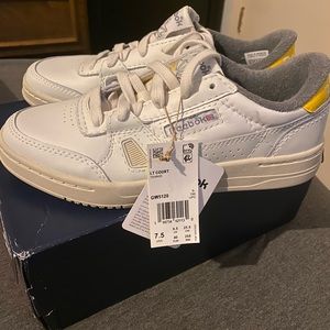 Brand new with tags and box womens Reebok vintage inspired shoe, size 7.5
